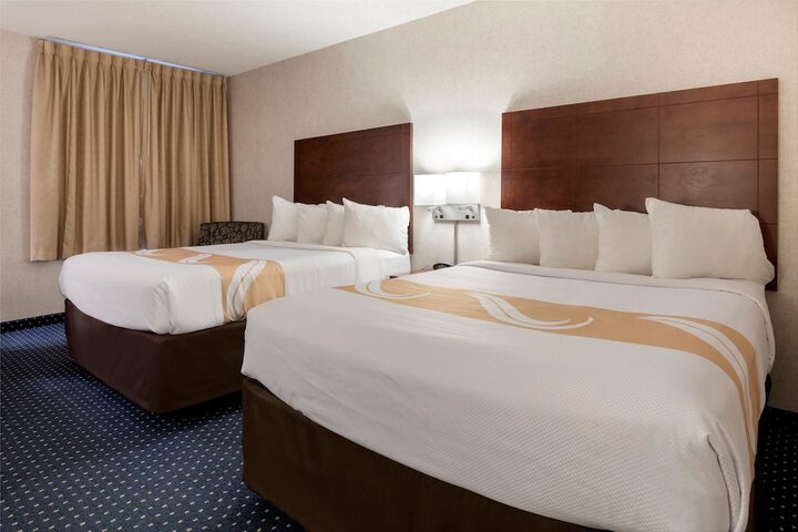 1 Queen Bed Accessible (3 of 7)