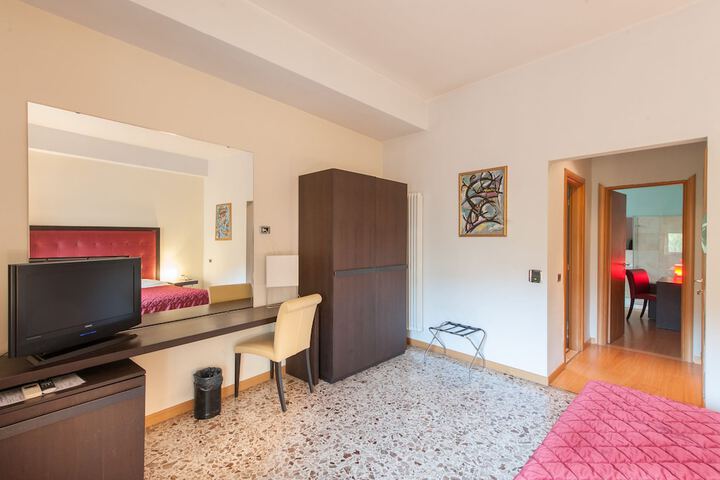 Room 8 of 31