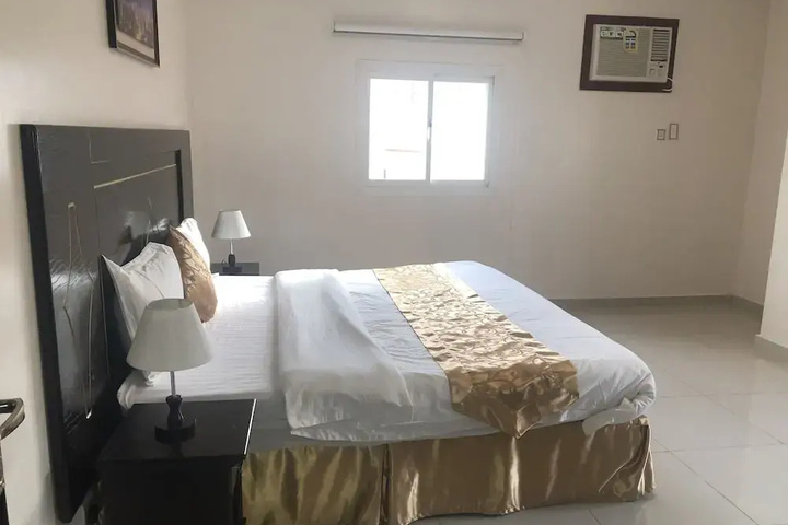 Room 4 of 13