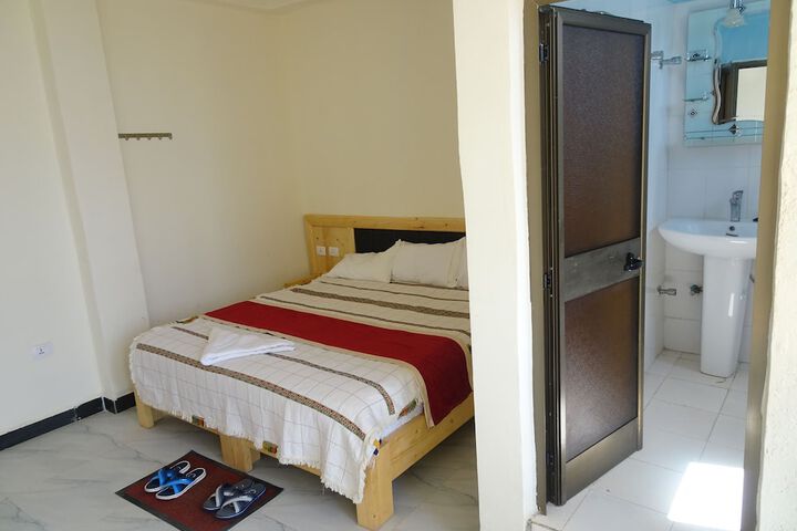 Room 13 of 18