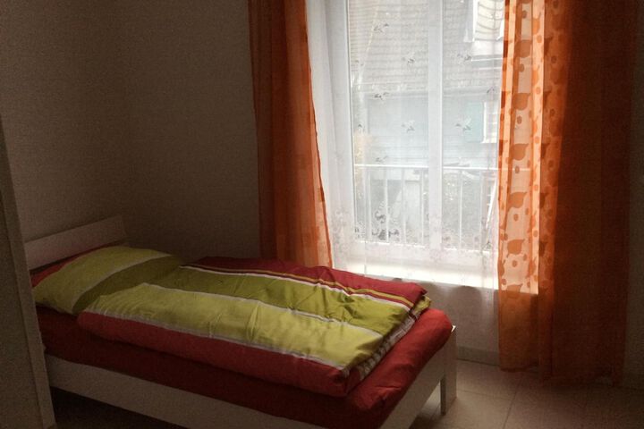 Room 11 of 37