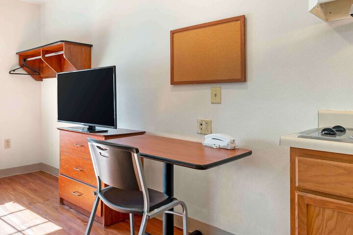 2 Double Beds Kitchen (1 of 10)