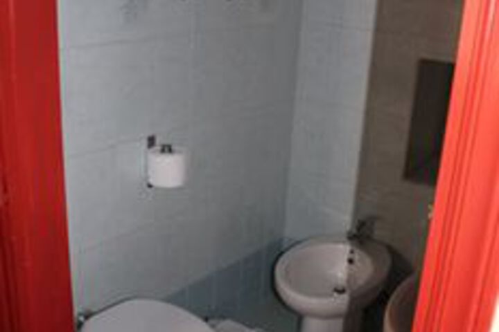 Room 2 of 31