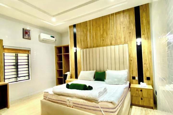 Room 2 of 17