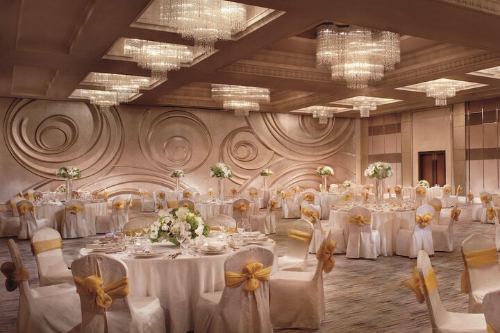 Ballroom/Hall 71 of 106