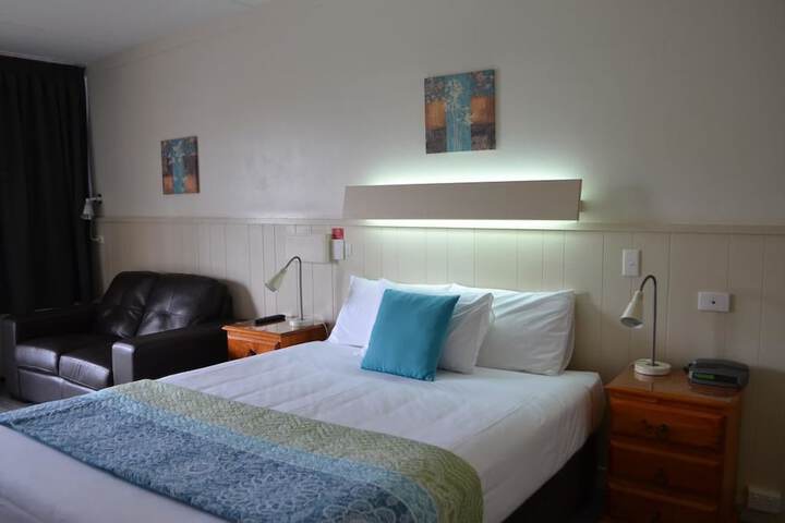 Room 4 of 27