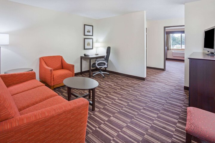 1 King Bed Studio Suite (8 of 9)
