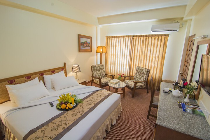Room 10 of 37