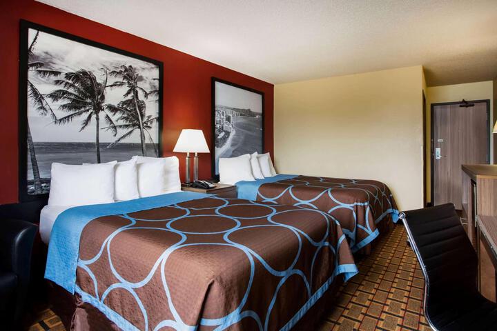 2 Double Beds (3 of 5)
