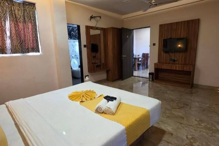 Room 5 of 15