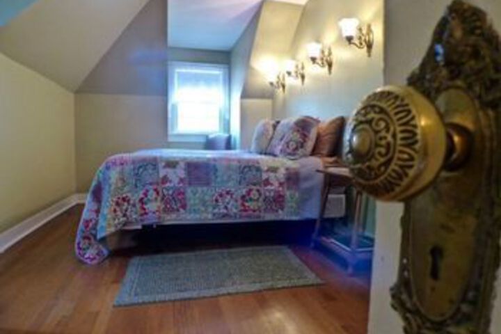 Room 44 of 96