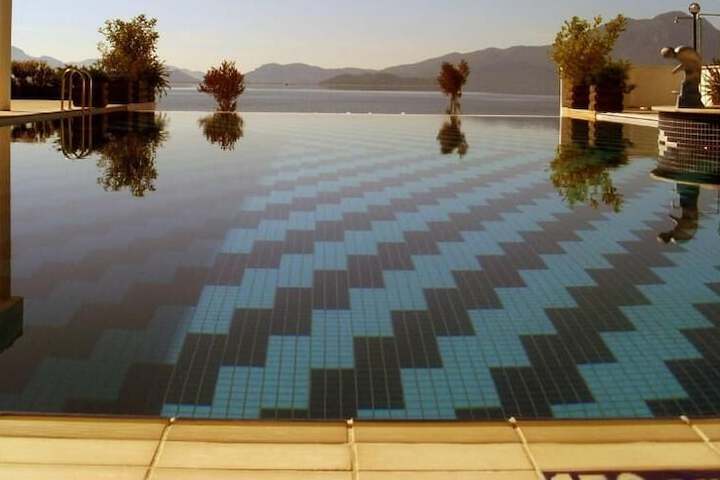 Hotel with Pool