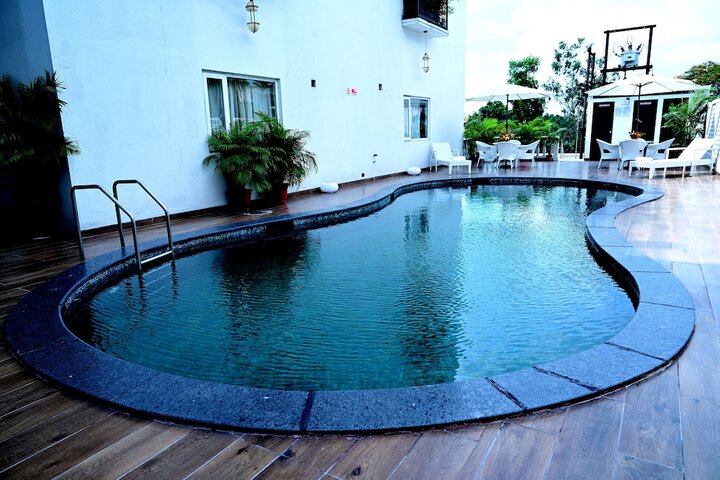 Pool 17 of 28