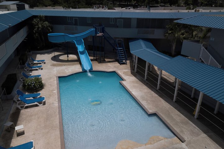 Hotel Pool