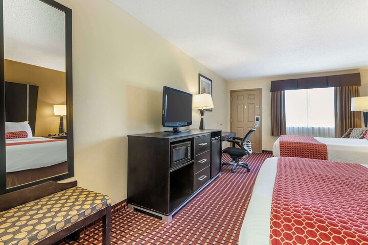 Room 9 of 26