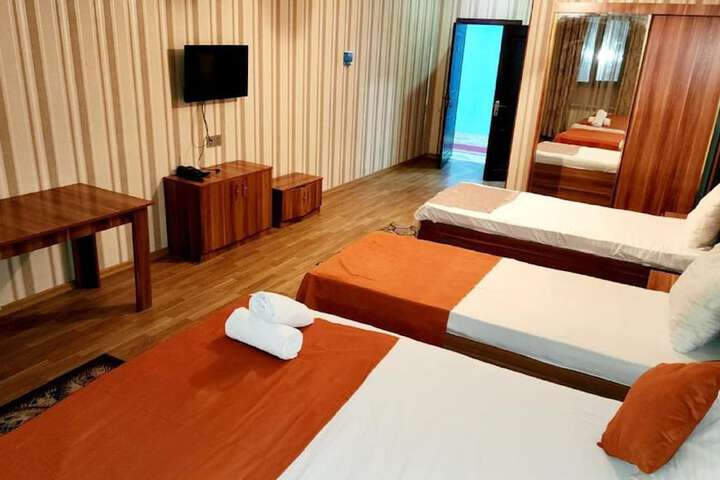 Room 5 of 105