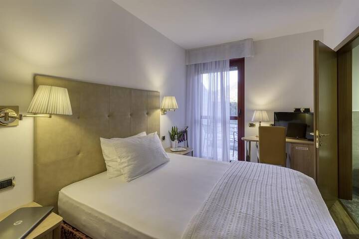 Room 20 of 66
