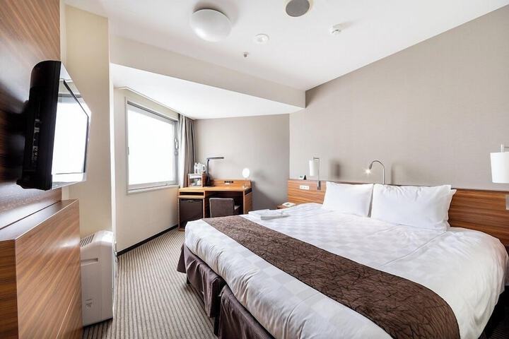 Room 13 of 33