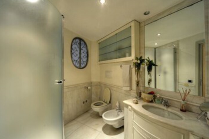 Room 4 of 26