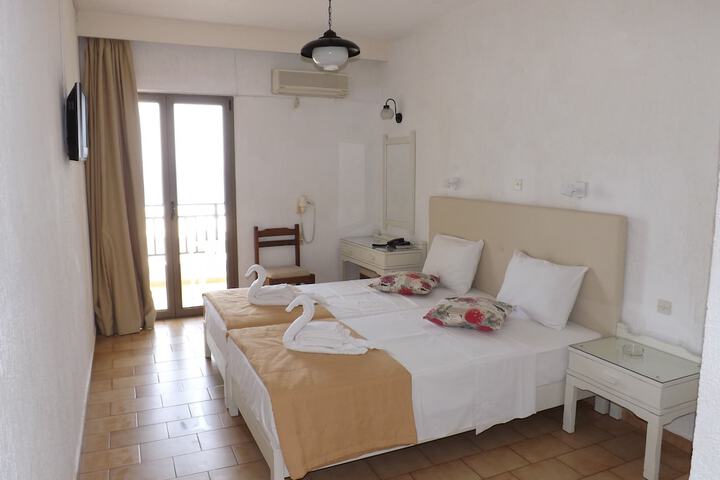 Room 6 of 52