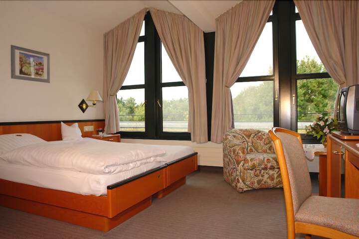 Room 2 of 3