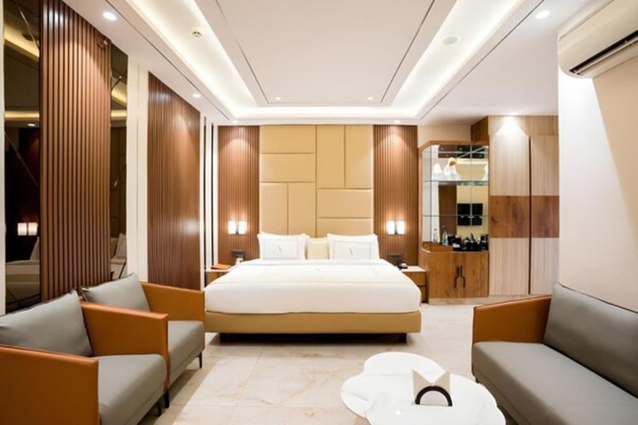 Room 8 of 27