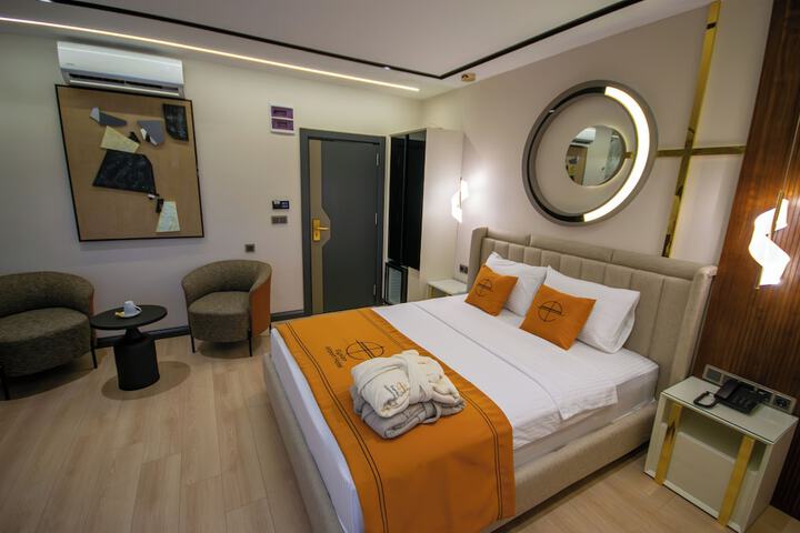 Room 30 of 106