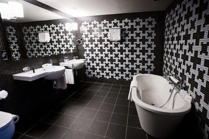 Room 35 of 85
