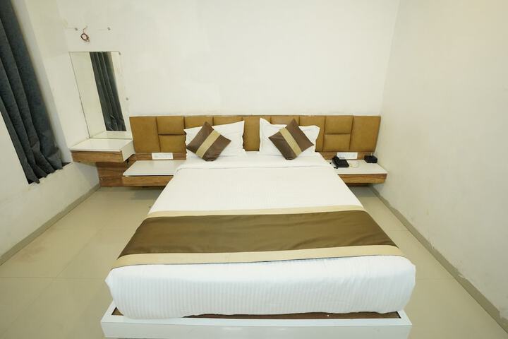 Room 11 of 27