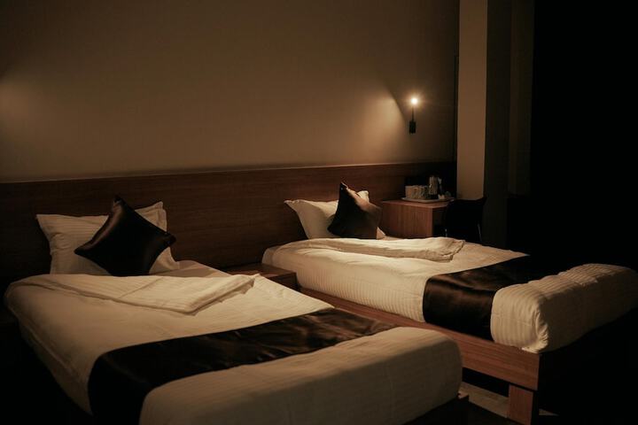 Room 13 of 37