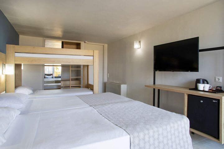 Room 5 of 143