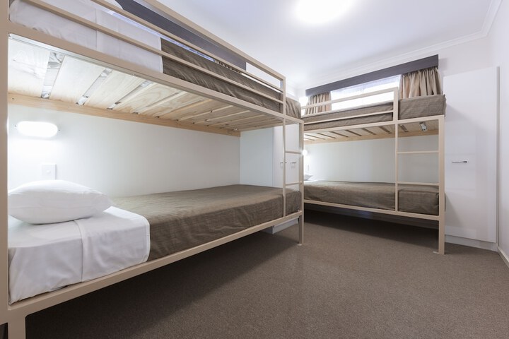 Room 10 of 150
