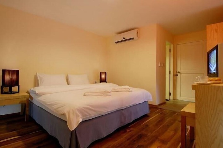 Room 7 of 18