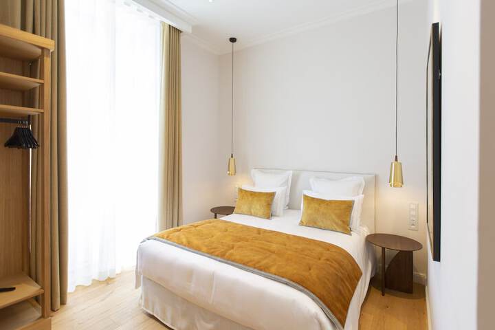 Room 6 of 110
