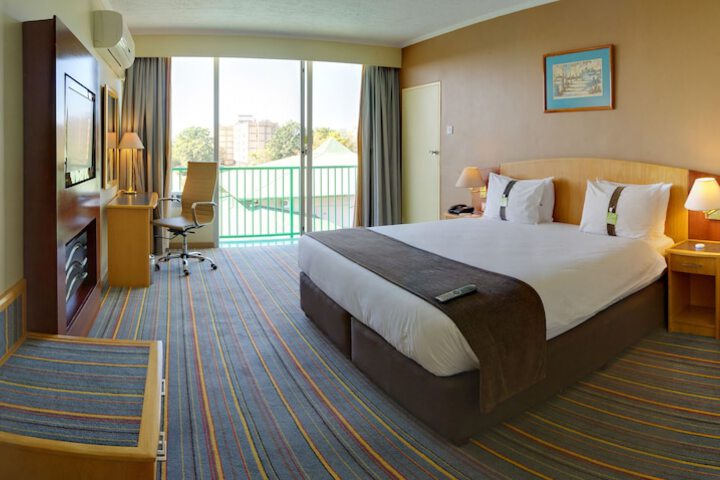 Room 30 of 184