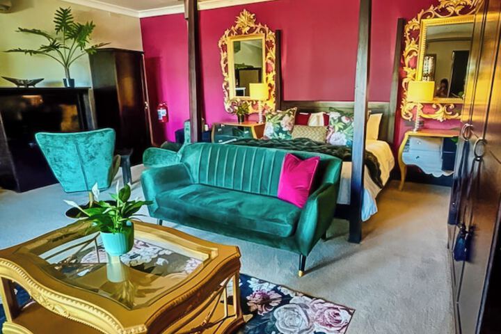 Room 25 of 146