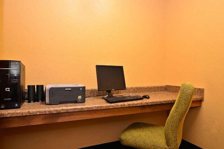 Business Center 75 of 78
