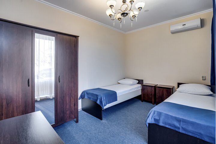 Room 13 of 35