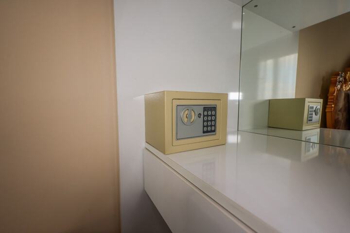 Room 68 of 136