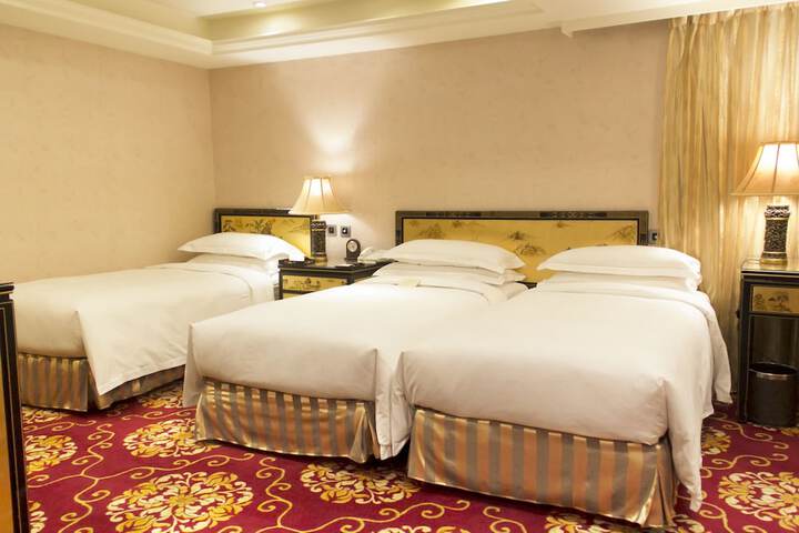 Room 13 of 216