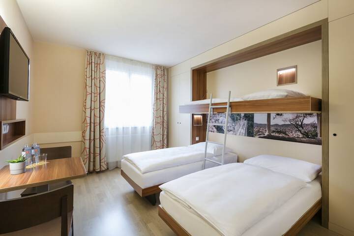 Room 15 of 48
