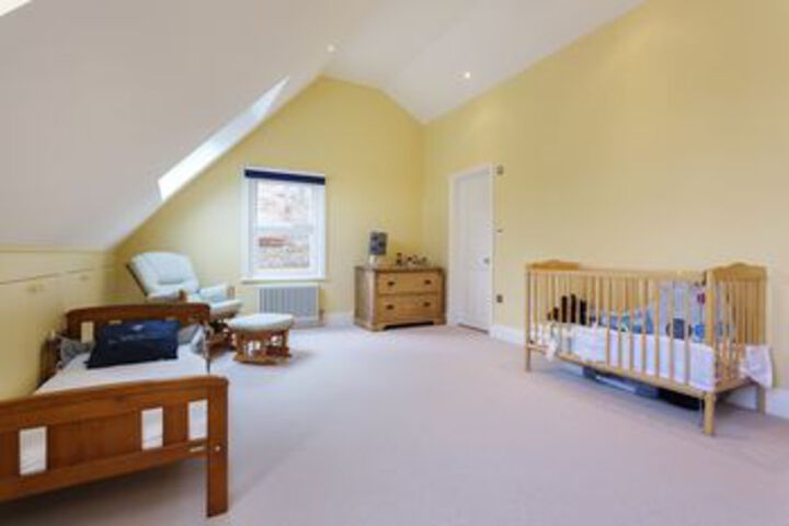 Room 9 of 28
