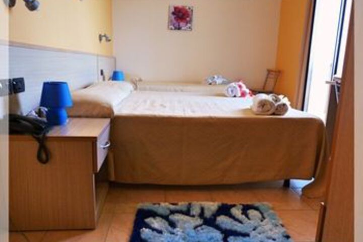 Room 53 of 70
