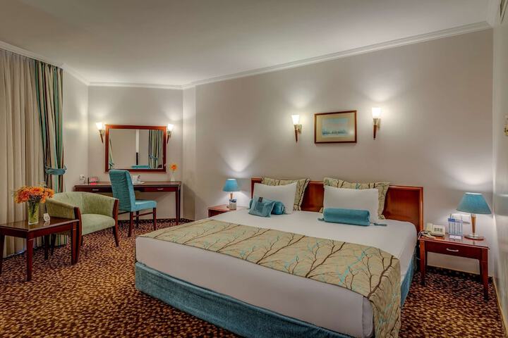 Room 27 of 107