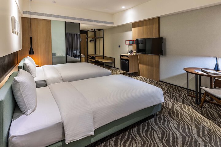 Room 3 of 104