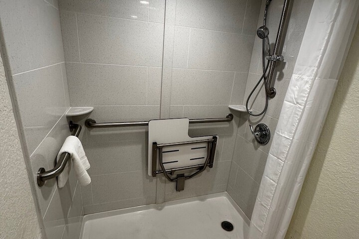 2 Queen Beds Mobility Accessible (3 of 37)