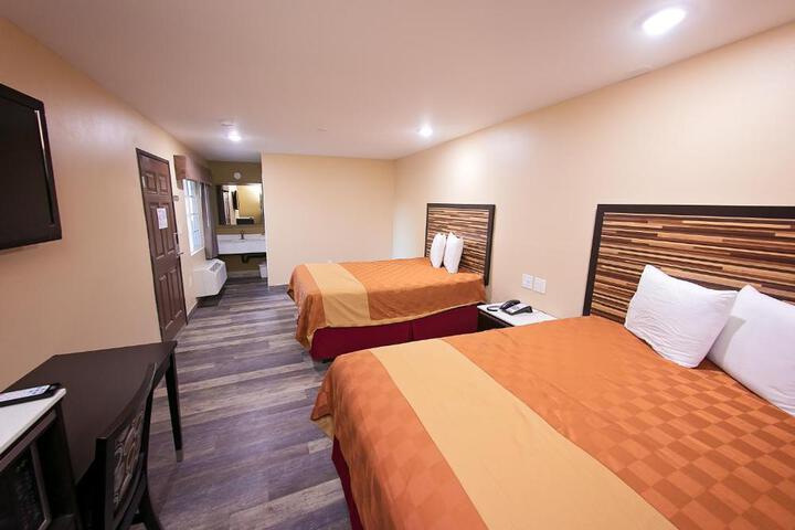 Standard Room, King or Two Doubles (8 of 9)