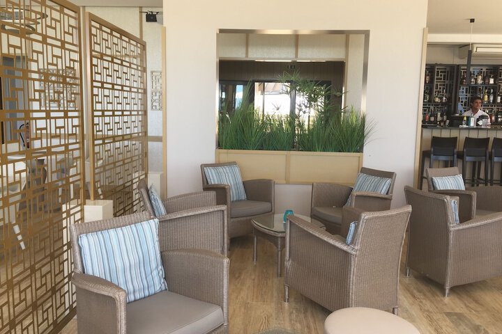 Lounge 67 of 86