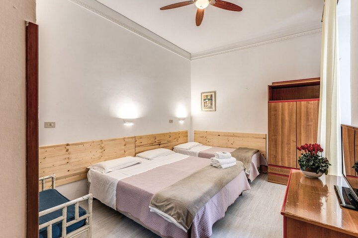 Room 10 of 25