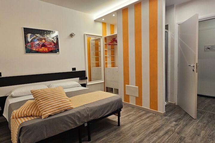Room 11 of 76